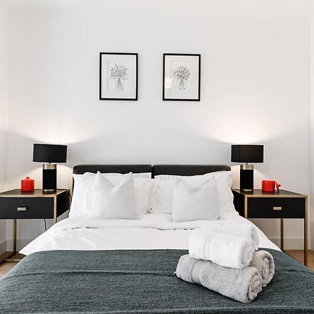 Khayat Homes - The Owelor - Two Bed ロンドン エクステリア 写真