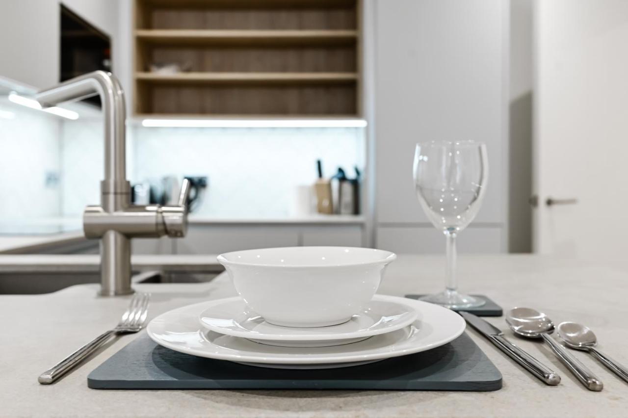 Khayat Homes - The Owelor - Two Bed ロンドン エクステリア 写真
