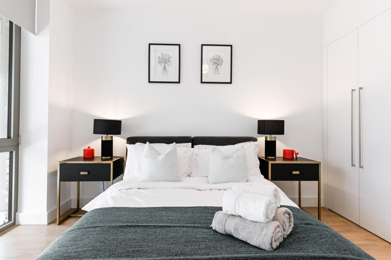 Khayat Homes - The Owelor - Two Bed ロンドン エクステリア 写真