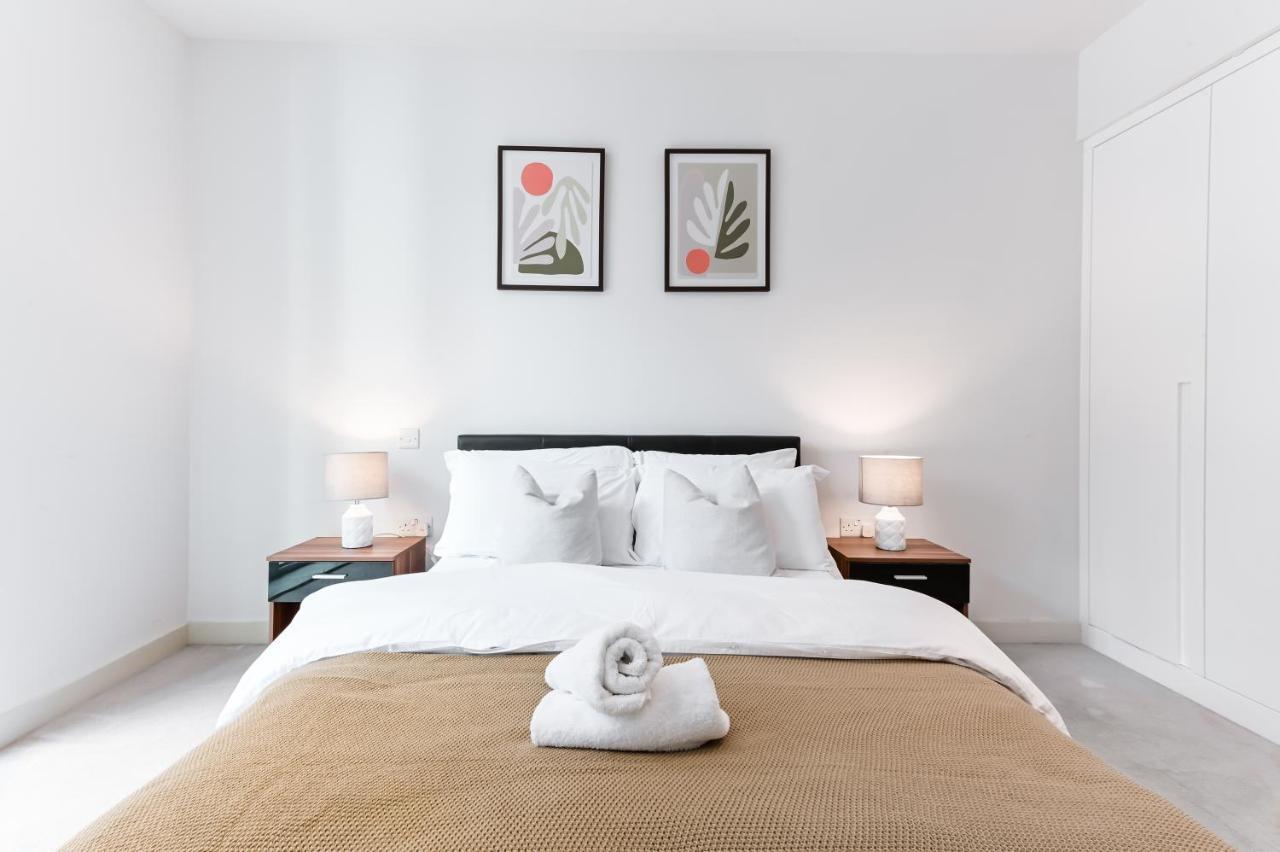 Khayat Homes - The Owelor - Two Bed ロンドン エクステリア 写真