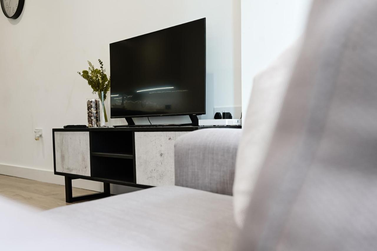 Khayat Homes - The Owelor - Two Bed ロンドン エクステリア 写真