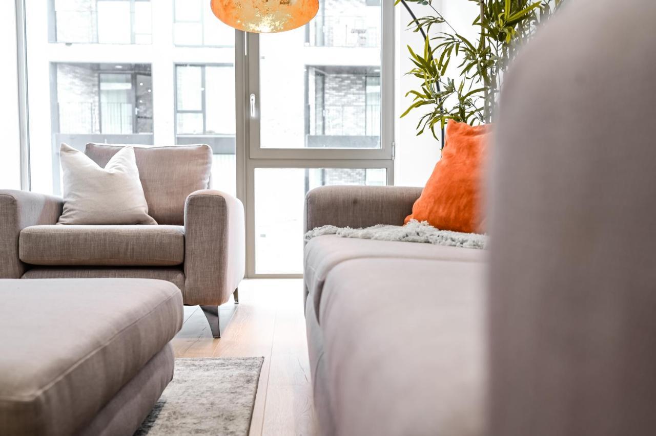 Khayat Homes - The Owelor - Two Bed ロンドン エクステリア 写真