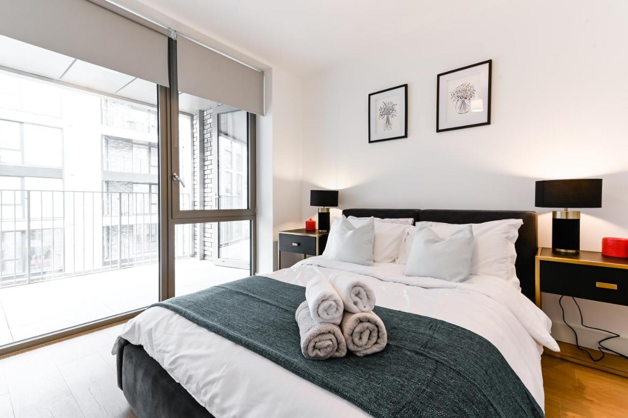 Khayat Homes - The Owelor - Two Bed ロンドン エクステリア 写真