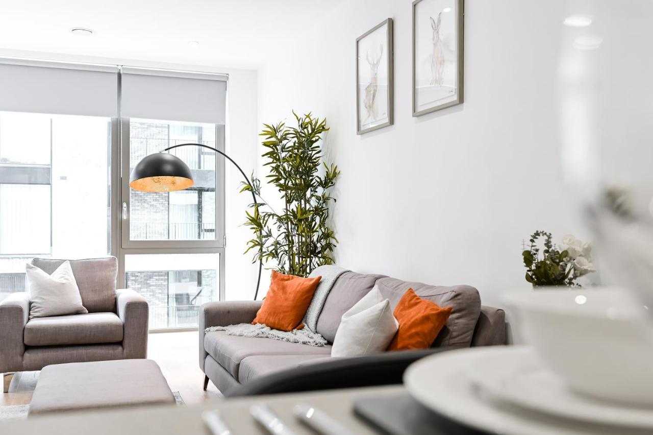 Khayat Homes - The Owelor - Two Bed ロンドン エクステリア 写真